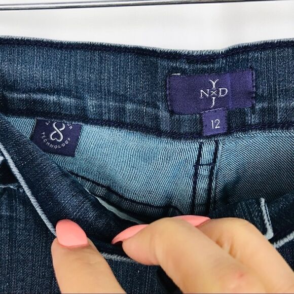 NYDJ Lift & Tuck Technology Dark Wash Straight 12 - Picture 2 of 6
